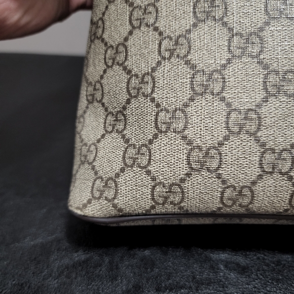 โ๏ธSOLDโ๏ธ Gucci Supreme 2way Canvas Bag - Picture 14 of 16